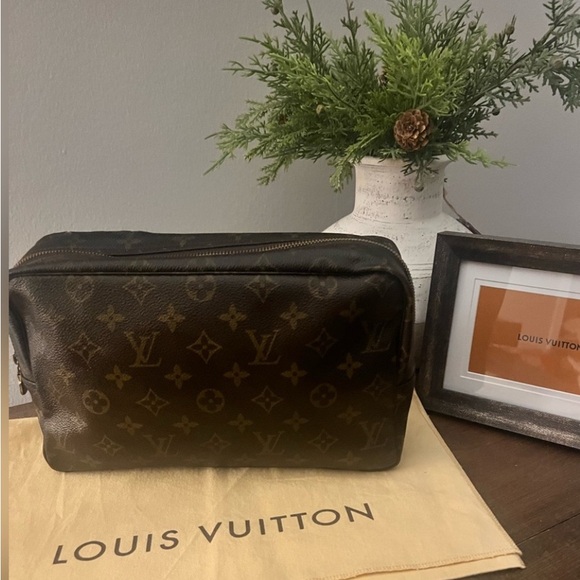 Louis Vuitton Monogram Trousse 28 (COA) - Picture 1 of 13